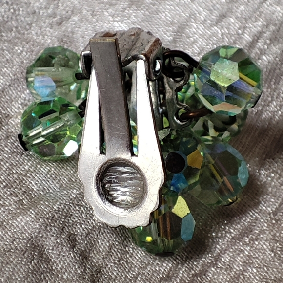 Peridot Green Aurora Borealis Glass Silver Tone Clip Vintage Earrings Austrian - Picture 6 of 8